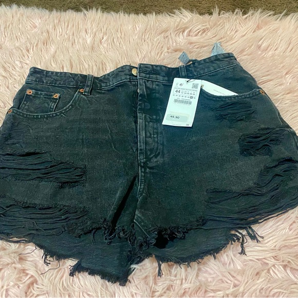 HIGH WAIST RIPPED TRF
DENIM SHORTS - Picture 1 of 5